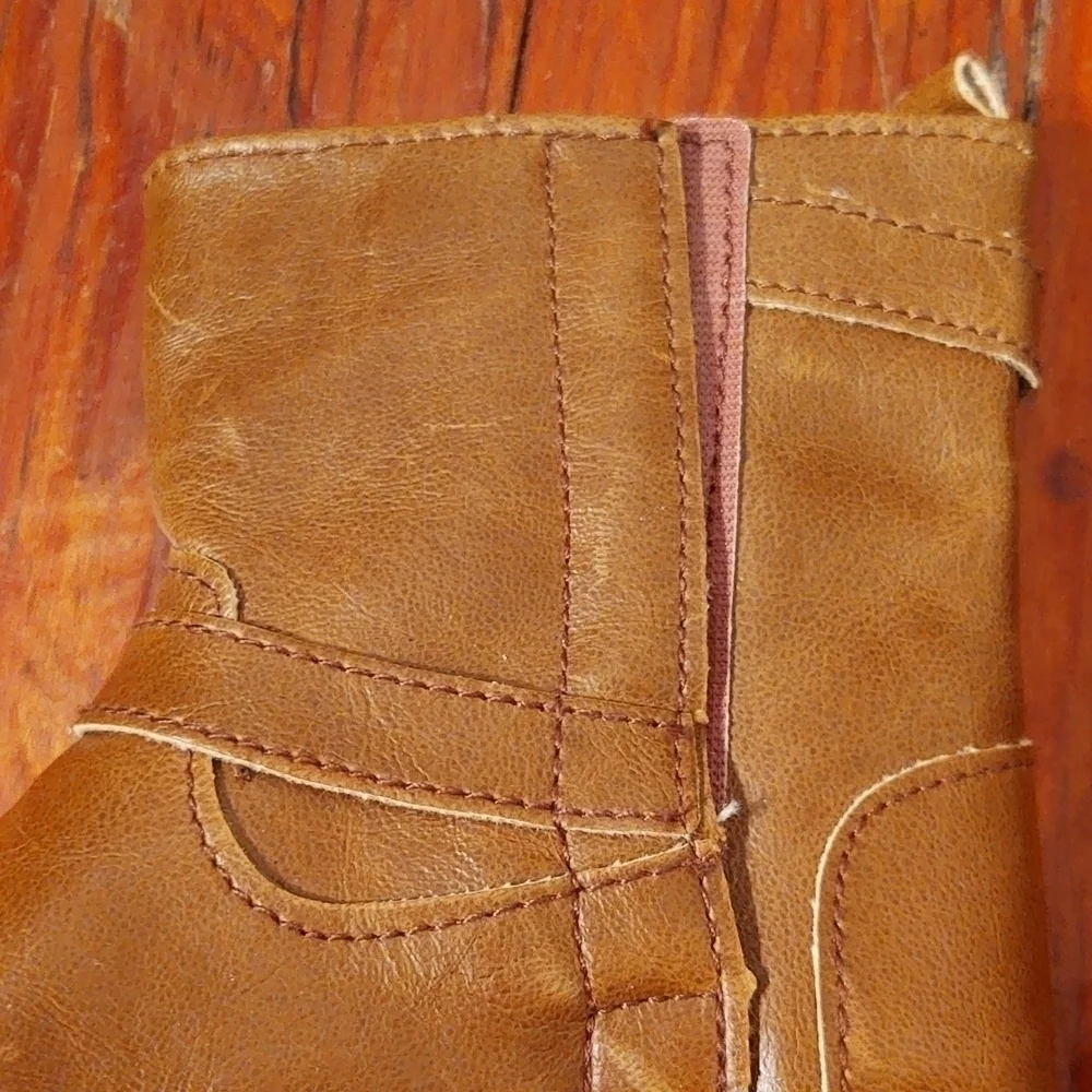 Old Navy Tall Tan Boots Sz 6-12 Months